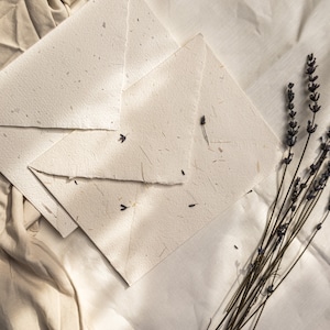 Buste nuziali in carta naturale, Buste nuziali rustiche, Buste di carta fatte a mano B6, Busta nuziale con bordo decorato, Buste neutre