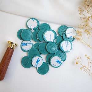 Sigilli di cera autoadesivi, adesivi con sigillo di cera monogramma, sigilli di nozze personalizzati, sigilli di cera personalizzati, sigilli di cera con logo, adesivo con sigillo di cera iniziale