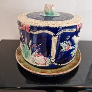 Victoriaanse Majolica Kaasschotel / Kaasstolp 1880-1889 met vogel en bloesemdecoratie afbeelding 4