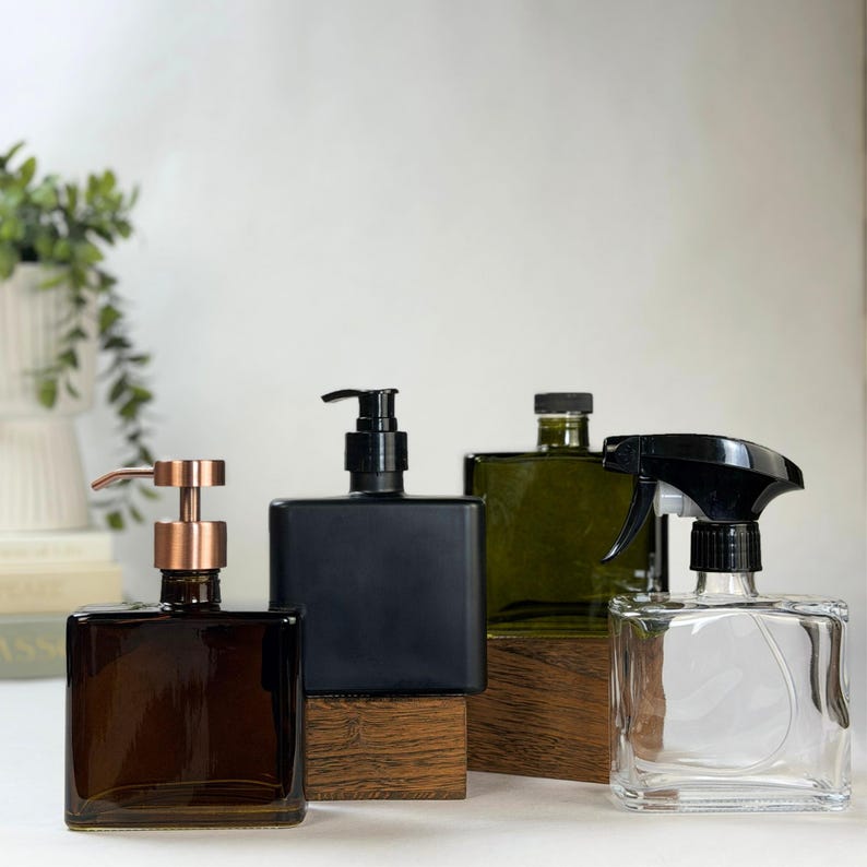 Dispensador de jabón de vidrio reciclado Urban Square / Recargable de 250 ml / Bombas metálicas de diseño / Jabón de manos, jabón para platos / Decoración minimalista imagen 1