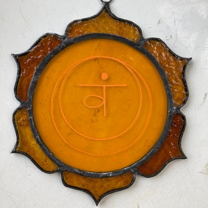 Chakra arancione sacrale in vetro colorato