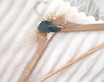 Personalized eucalyptus wedding hanger, witness, bridesmaid, dried flower hanger, wedding accessory, personalized gift, groom