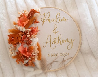 Porte alliance mariage personnalisé en fleurs séchées terracotta, porte alliance bois bohême et champêtre avec broderie et tulle paillette