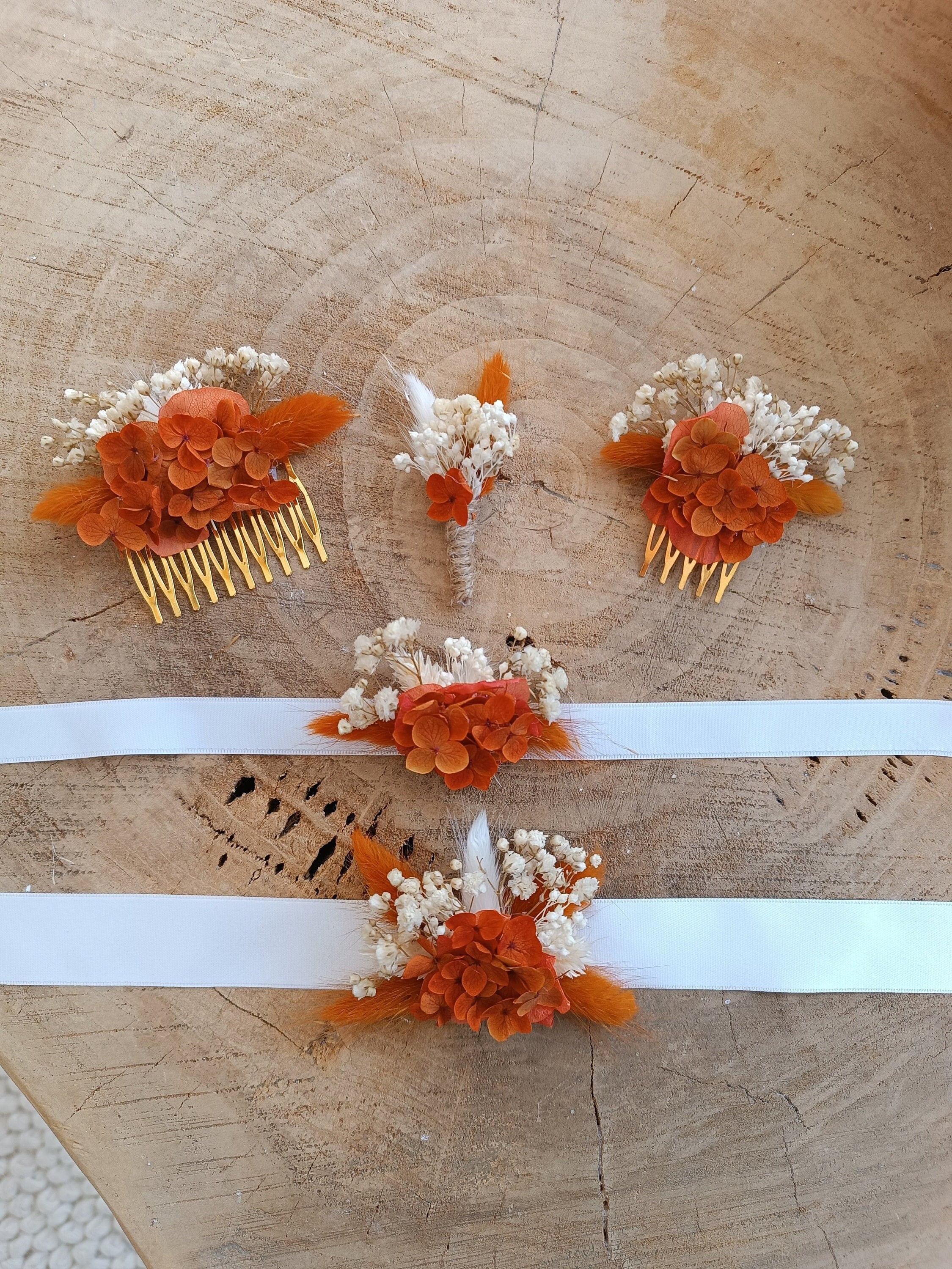 Accessoires en fleurs séchées pour mariages bohèmes