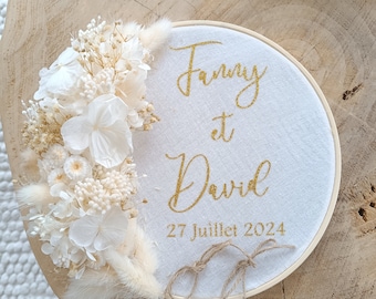 Personalized wedding ring holder in dried flowers, bohemian and country wooden ring holder with embroidery and sequin tulle