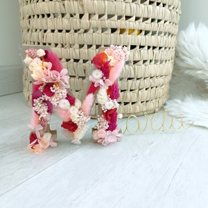 Letra de flores de madera, letra de flores secas personalizada con nombre, decoración de bautizo, decoración de habitación de bebé, regalo de nacimiento