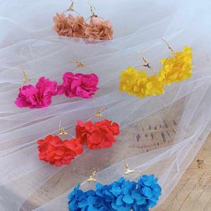 dried flower earrings, gold hydrangea hoop earrings, original earrings, wedding jewelry, gold flower hoop earrings, Christmas