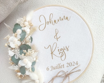 Personalized wedding ring holder in dried eucalyptus flowers, bohemian and country wood ring holder with embroidery and sequin tulle