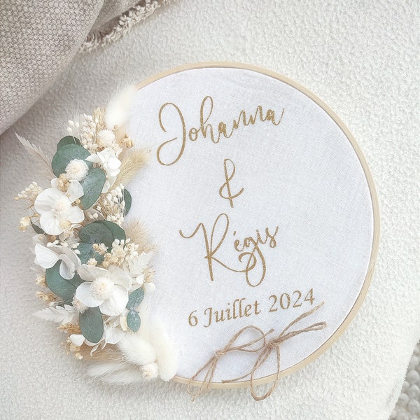 Porte alliance mariage personnalisé en fleurs séchées eucalyptus, porte alliance bois bohême et champêtre avec broderie et tulle paillette