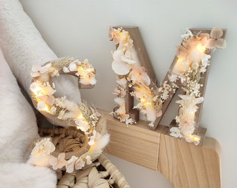 Wooden flower letter, personalized dried flower letter with first name, baptism decoration, wedding table decoration with letter, Christmas