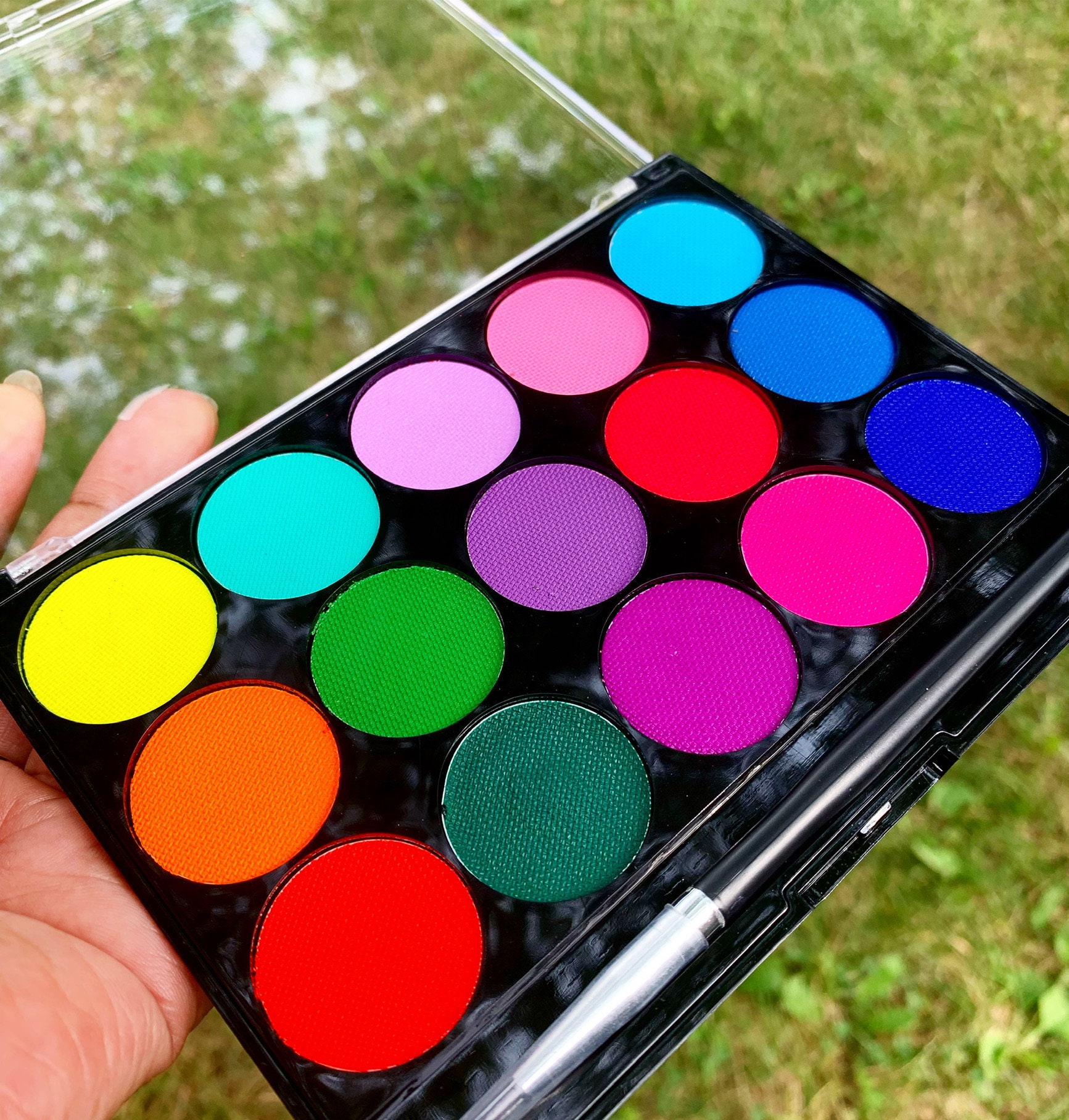 Neon Water-Activated Eyeliner Palette: Vegan and Cruelty-Free – Matte Lashes
