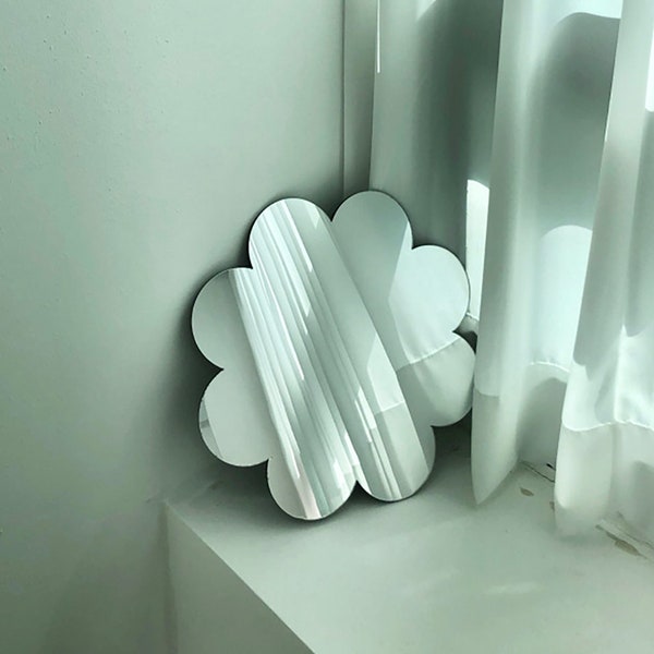 Flower shaped safety mirror for kids / MIRROR ONLY!! / Wall decorating mirror / Acrylic mirror / Wall mounted mirror / Tabletop mirror