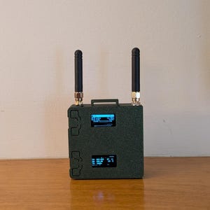 Dual Heltec V4 Gateway: Meshtastic Meshcore, 28dBm TX Power, 4000mAh Battery