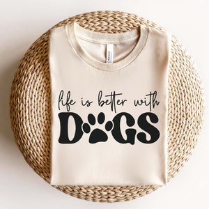 Życie jest lepsze z psami SVG PNG, Dog Mom Svg, Dog Lover Svg, Funny Mom Svg, Dog Quote Svg, Dog Svg Cut Files For Cricut