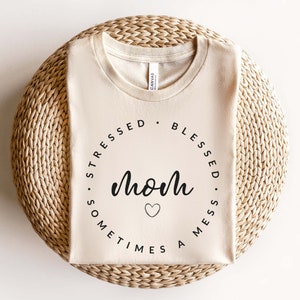Blessed Mom Svg, Mom Life Svg, Maman Stressée, Bénie, Parfois Un Mess Svg, Drôle Maman Svg, Maman Citations Svg, Fille Maman Svg, Garçon Maman Svg