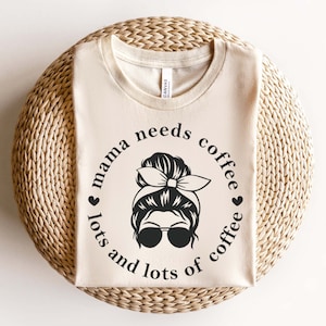 Maman a besoin de café SVG PNG, beaucoup et beaucoup de café svg, drôle maman svg, maman vie svg, maman chemise svg, pain désordonné svg, maman png fichier pour cricut