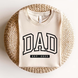 Papa Est 2023 Svg Png, Daddy Est 2023 Svg, gepromoveerd tot papa 2023 Svg, Baby Aankondiging Svg, Girl Dad Svg, New Dad Svg Cut Files For Cricut