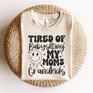 Fatigué de baby-sitting mes mamans petits-enfants Png Svg, drôle sarcastique Png Svg, drôle maman vie Svg Png, rétro Sublimation Design, adulte humour Svg