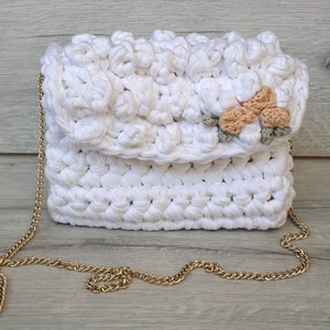 Crochet purse patterns, crochet mini purse pattern,  white crochet handbag, crochet bag pattern, crochet handbags, crochet bag, easy crochet
