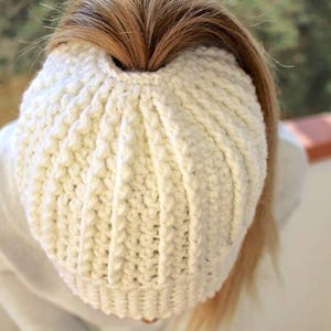 crochet messy bun beanie pattern, ponytail beanie crochet pattern, crochet pattern, messy bun pattern, crochet hat pattern, easy crochet hat