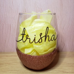 Nom personnalisé mignon et verre à vin à paillettes, cadeau parfait pour petite amie, maman, sœur, ami, occasion spéciale, cadeau d’anniversaire, cadeau de vacances