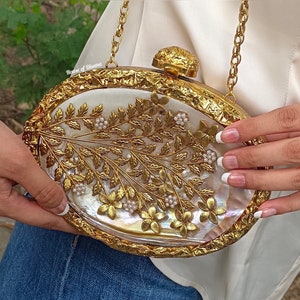 Golden metal clutch,Mother of pearl clutch,Seashell clutch,luxury bag,designer bag,gifts for her,evening clutch,South Asian gifts,bride gift zdjęcie 2