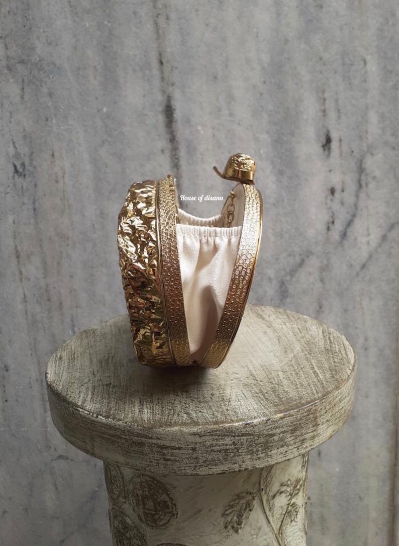 Golden metal clutch,Mother of pearl clutch,Seashell clutch,luxury bag,designer bag,gifts for her,evening clutch,South Asian gifts,bride gift zdjęcie 4