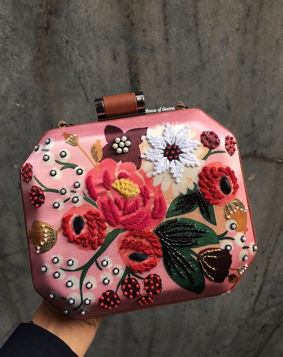 Pochette brodée cheap perles