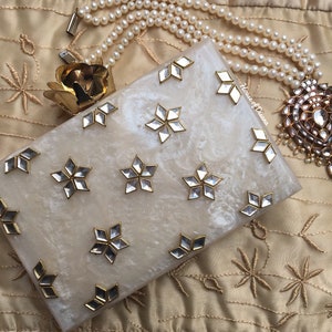 Pochette en résine gaufrée Kundan, pochette de créateur, sac de luxe, pochette tendance, pochette formelle, accessoire de mariage indien, cadeaux d'Asie du Sud, cadeau pour maman