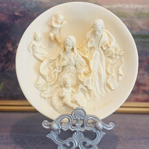 Molded alabaster decorative plates by Studio Dante di Volteradici| Vintage Porcelain Plates | Antique-Style Plates | Plate Wall Decor