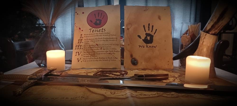Affiches de la Confrérie noire vieillies à la main dans Skyrim/Oblivion avec finition personnalisée