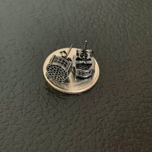 Pendientes unisex de plata de ley 925 italiana con diamantes negros redondos y brillantes, con cierre de presión de 10 mm.