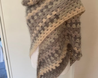 Hand Knit Triangle Shawl - Cloudy Sky