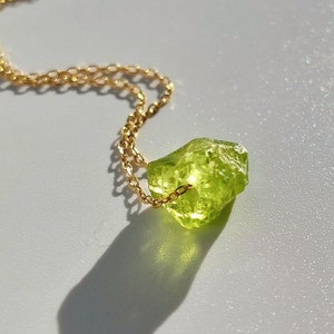 Raw peridot necklace, Natural peridot gold necklace, Sterling Silver necklace, Peridot gemstone pendant, Birthday gift, Jewelry gift for her