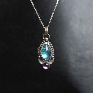 Paraiba blå kyanit och ametisthänge i sterlingsilver, hantverkssmycken med naturliga ädelstenar bild 2
