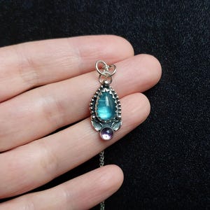 Paraiba blå kyanit och ametisthänge i sterlingsilver, hantverkssmycken med naturliga ädelstenar bild 5