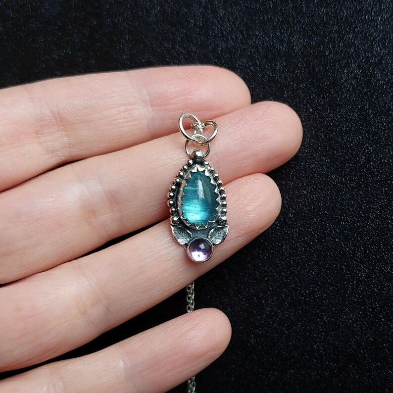 Paraiba blå kyanit och ametisthänge i sterlingsilver, hantverkssmycken med naturliga ädelstenar bild 5