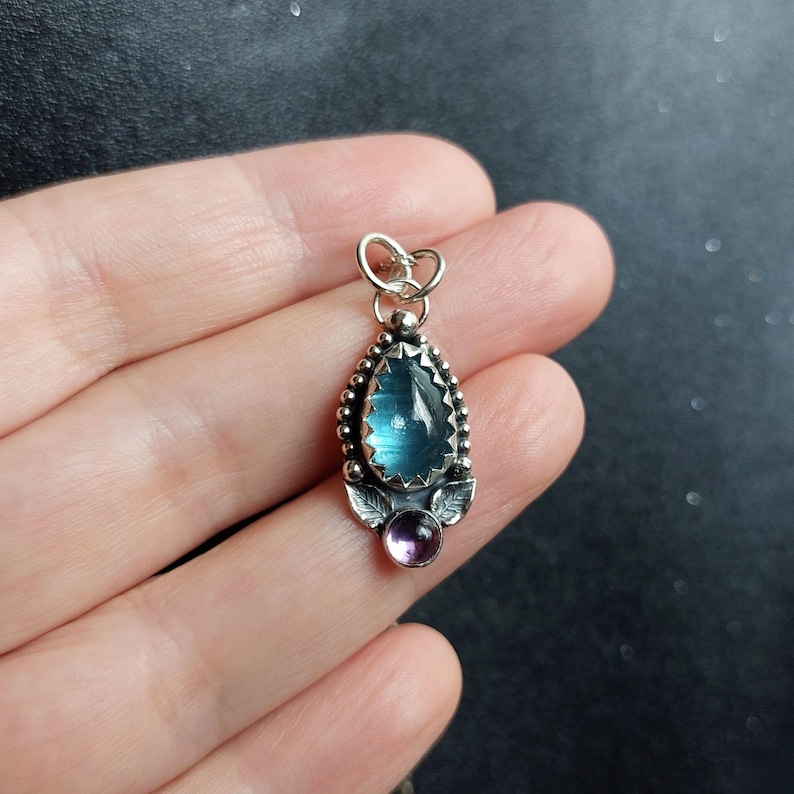 Paraiba blå kyanit och ametisthänge i sterlingsilver, hantverkssmycken med naturliga ädelstenar bild 6