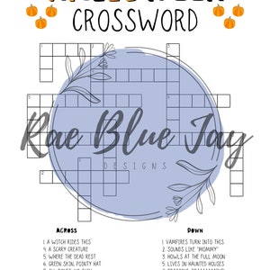Op de afbeelding: Een printbare Halloween-woordzoeker met een blauwe en witte achtergrond. De puzzel bevat een heks, een griezelig wezen, een kerkhof, een pompoen en een jack-o'-lantern. De woordzoeker heeft de titel "Halloween Crossword".