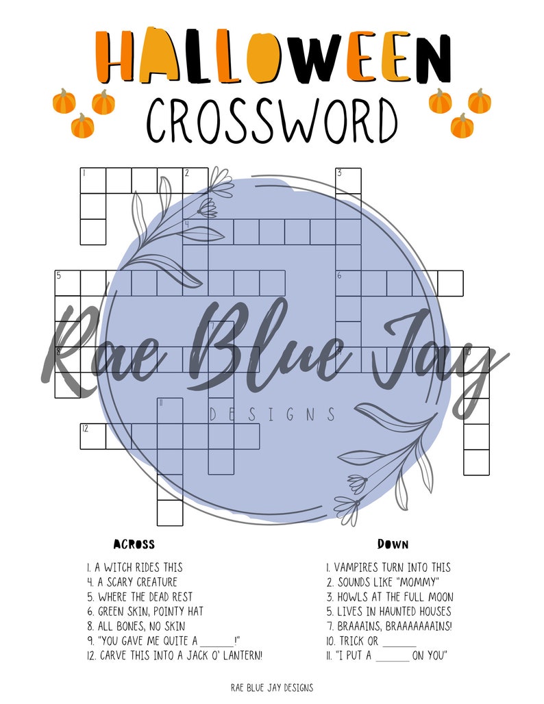 Op de afbeelding: Een printbare Halloween-woordzoeker met een blauwe en witte achtergrond. De puzzel bevat een heks, een griezelig wezen, een kerkhof, een pompoen en een jack-o'-lantern. De woordzoeker heeft de titel "Halloween Crossword".