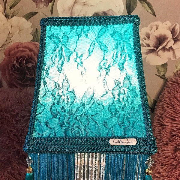 Besonderer Lampenschirm in Türkis aus Stoff für eine Tischlampe „Turquoise Beauty“