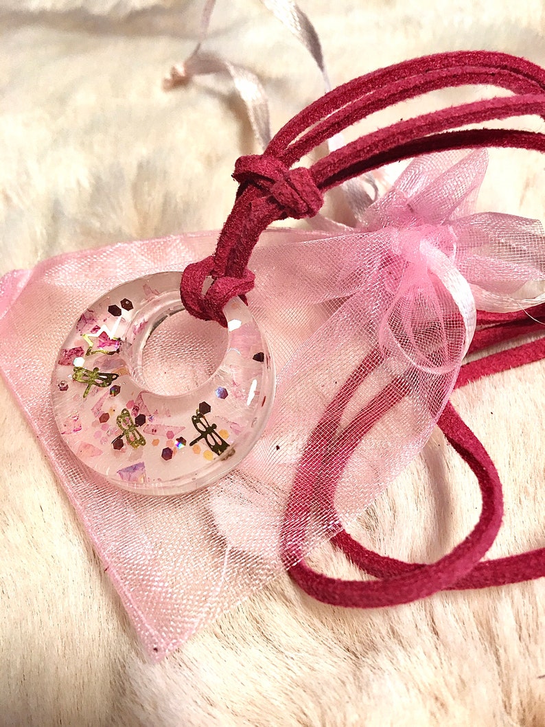 Pendant dragonfly rose