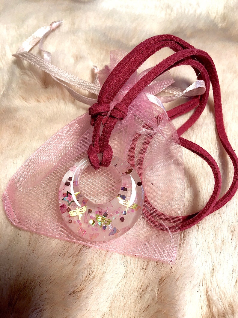 Pendant dragonfly rose