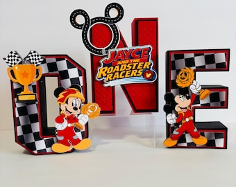 Letras 3D de coche de carreras UNO / Decoración de mesa de cumpleaños / Centro de mesa con temática de carreras / Letras con nombre personalizado / Decoración de fiesta con bandera a cuadros