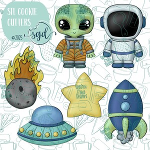Puede incluir: Un conjunto de seis cortadores de galletas con un astronauta, un cometa, una nave espacial, un OVNI, una estrella y un extraterrestre. Los cortadores de galletas están hechos de plástico azul, verde, amarillo y naranja.