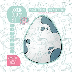 Op de afbeelding: Een eivormige koekjessnijder met een lichtblauwe omtrek en grijze vlekken. De afbeelding bevat de tekst "Cookie Cutter STL" en "8 SIZE OPTIONS! PNGS INCLUDED!" met maatopties. De achtergrond heeft een sterrenpatroon.