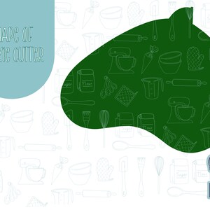 Op de afbeelding: Een groene omtrek van een koekjesvormer in de vorm van een hart, omringd door een witte achtergrond met een patroon van bakbenodigdheden. De tekst "SHAPE OF COOKIE CUTTER" staat in een blauwe doos aan de linkerkant van de afbeelding. De tekst "Sugar'd Grace Designs" staat in een blauwe doos aan de rechterkant van de afbeelding.