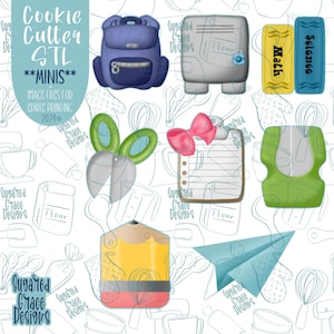 Puede incluir: Una colección de diseños de cortadores de galletas con temática escolar, que incluyen una mochila, una computadora, libros con las palabras "Matemáticas" y "Ciencias", unas tijeras, un bloc de notas con un lazo rosa, un lápiz y un avión de papel. El texto "Cookie Cutter STL **MINIS**" es visible.