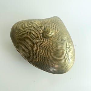 Large Vintage Solid Brass Clam Shell Box with Lid | Mid Century Coastal Decorative Trinket Box | Hollywood Regency Brass Catchall