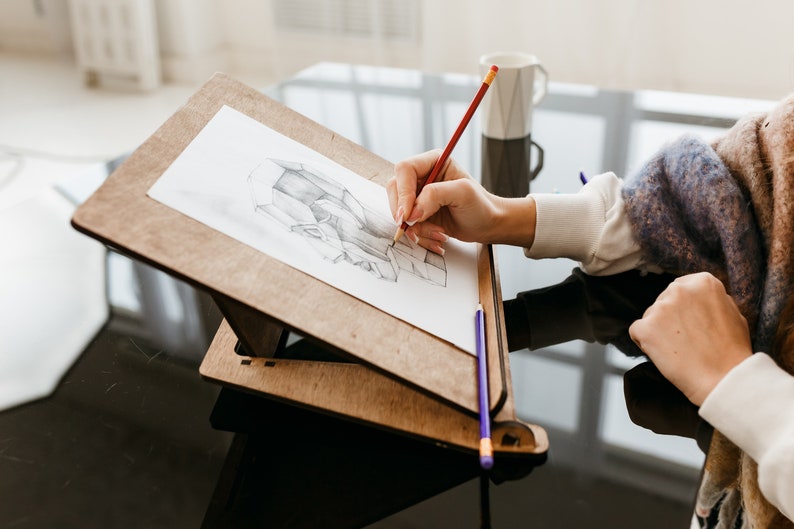 a sketching board made from polished Baltic plywood, great for drawing, helps maintain correct posture when sketching for a long time is the idealist gift for sketching artist